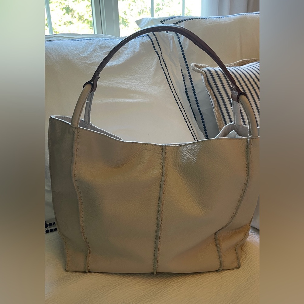 Large leather tote - Picture 5 of 7